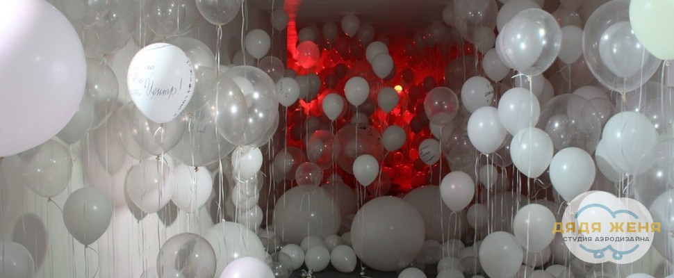 Необычное решение коридор из воздушных шариков